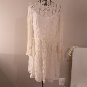 Scallop hemmed lace dress